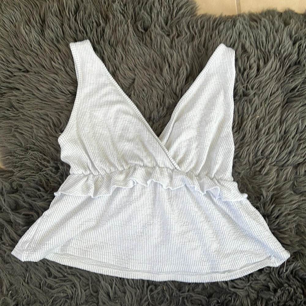 Adorable flowy v neck top